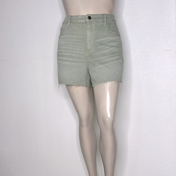 UNIVERSAL THREAD Goods Co. VINTAGE MIDI SHORTS Color Olive Green Size 18-W NWT - Picture 2 of 2
